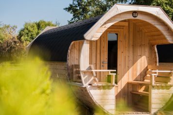 Ausgefallene Herberge in einer bewohnbaren Tonne