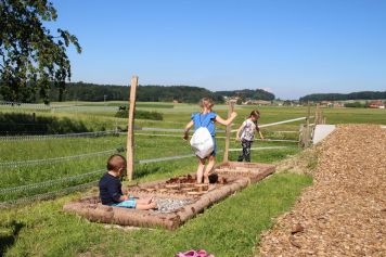 Abwechslungs unterwegs auf dem Milchstrasse-Erlebnisweg in Biezwil
