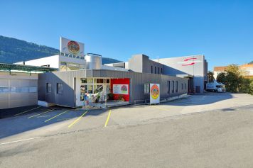 Die Schaukäserei in St. Imier stellt Tête de Moine AOP her