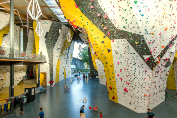 Grösste Kletterhalle der Schweiz in Uster