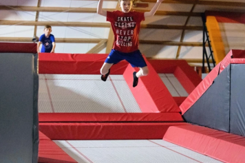 Abwechslungsreicher Hüpfspass auf dem Trampolin