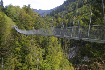 Hängebrücke in 111 Metern Höhe über dem Morgetenbaches