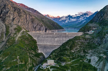 Hotel und Restaurant am Fuss der Staumauer von Grande Dixence im Val d'Hérens
