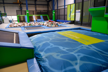 Abwechslungsreicher Indoor-Trampolinpark in Courroux im Kanton Jura