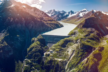 Hinten im Val des Dix versteckt sich die höchste Gewichtsstaumauer der Welt