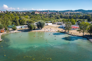 Nouvelle Plage von Estavayer –Schwimm- und Wasserspass am Sandstrand am Neuenburgersee
