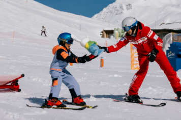 Perfekter Winterspass für alle: Entdecken Sie die Kurse der Schweizer Skischulen!