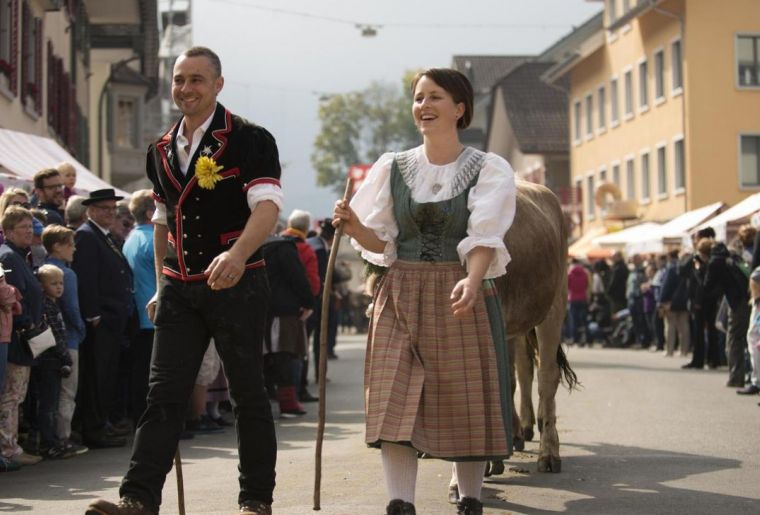 csm_entlebucher-alpabfahrt-volksfest-trachten-chuejer_46277c95b4.jpg csm_entlebucher-alpabfahrt-volksfest-trachten-chuejer_46277c95b4.jpg