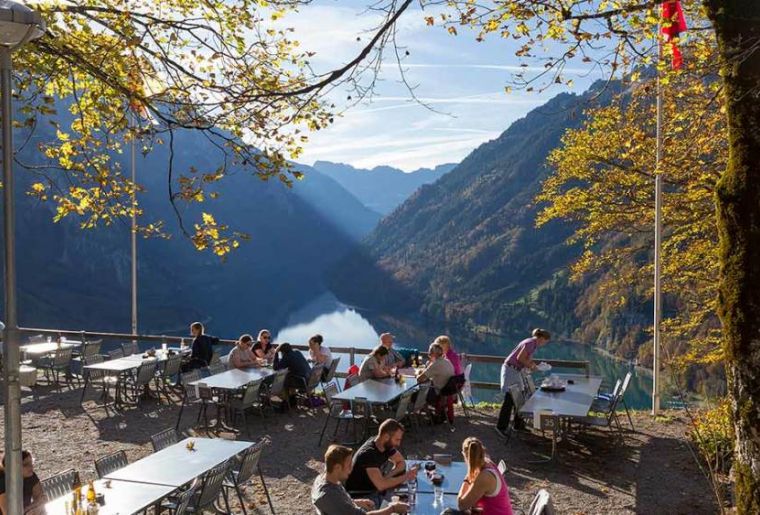 Restaurant Schwammhöhe Klöntalersee.jpg Restaurant Schwammhöhe Klöntalersee.jpg