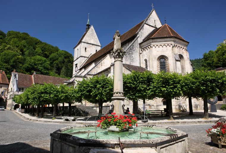 St-Ursanne_collégiale.jpg St-Ursanne_collégiale.jpg